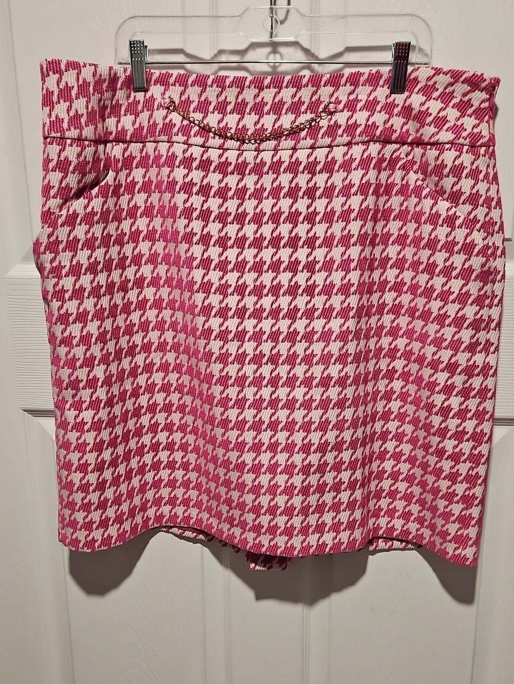Dialogue Pink and White Houndstooth Mini Skirt with Gold Chain